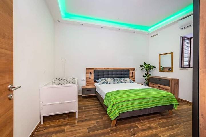 Strandhaus Ideal für Gruppen und Familien , Schlafen  Max.13 in Maslenica, Zadar