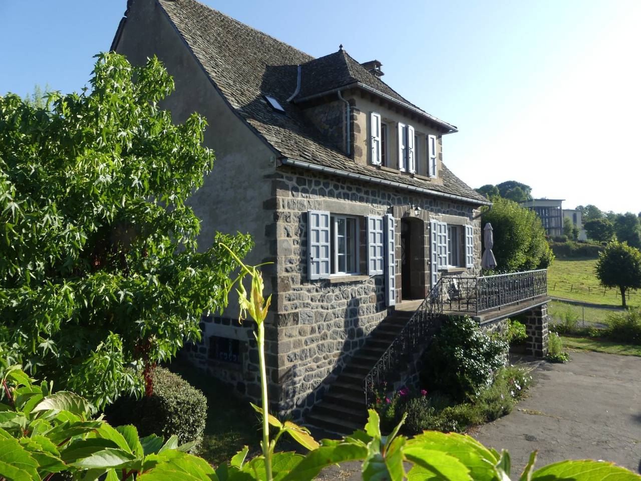 Gîte "L'Oustal de Salers", vue exceptionnelle monts du Cantal in Salers (Cantal), Parc naturel régional des Volcans d'Auvergne