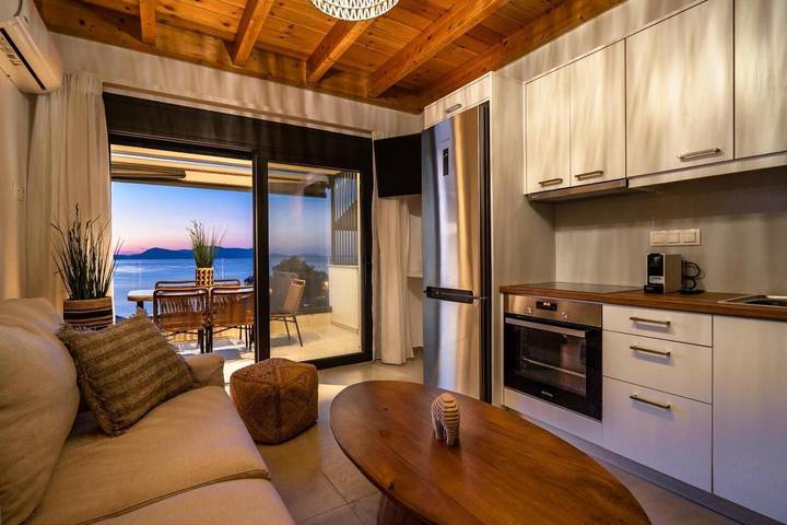 Entire apartment, Apartment 'Panoramic Ocean View Suite' with Sea View, Wi-Fi and Air Conditioning in Katouna, Greece