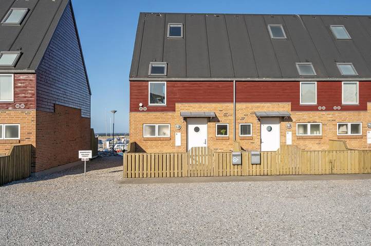 Ferielejlighed for 6 personer, med terrasse i Bønnerup Strand