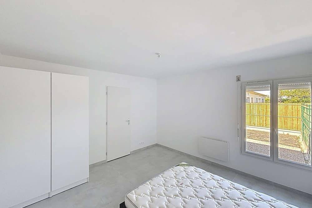 2-bedroom house, sleeps 6 in Médis, Côte de Beauté