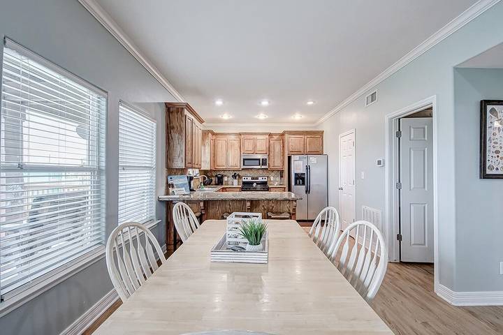 Vacation house for 14 people, with yard and terrace, with pets in Bolivar Peninsula