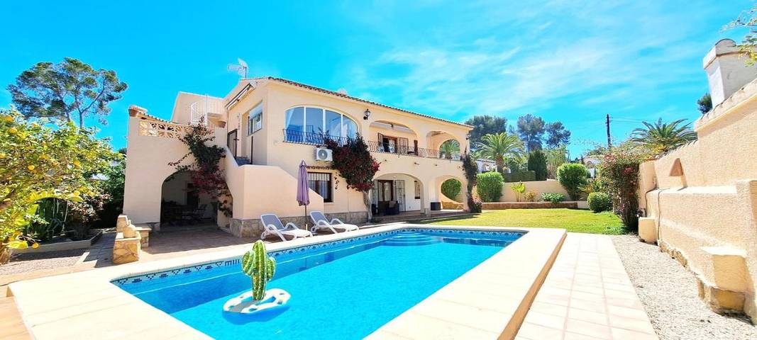 Villa voor 4 personen, met zwembad en terras in Moraira