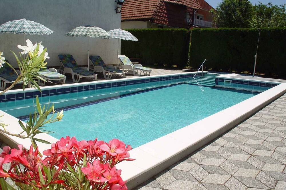 Ferienhaus mit Außenpool und Klimaanlage in Balatonszarszo, Plattensee Südufer