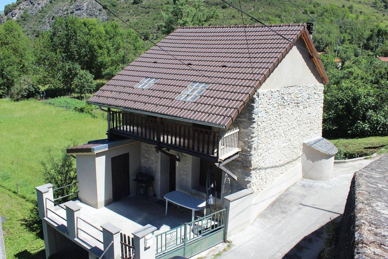 Maison de charme calme entourée de montagne in Ussat, Ariège