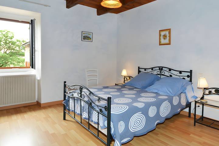 Location de vacances pour 3 personnes, avec jardin à Castelnau-Pégayrols