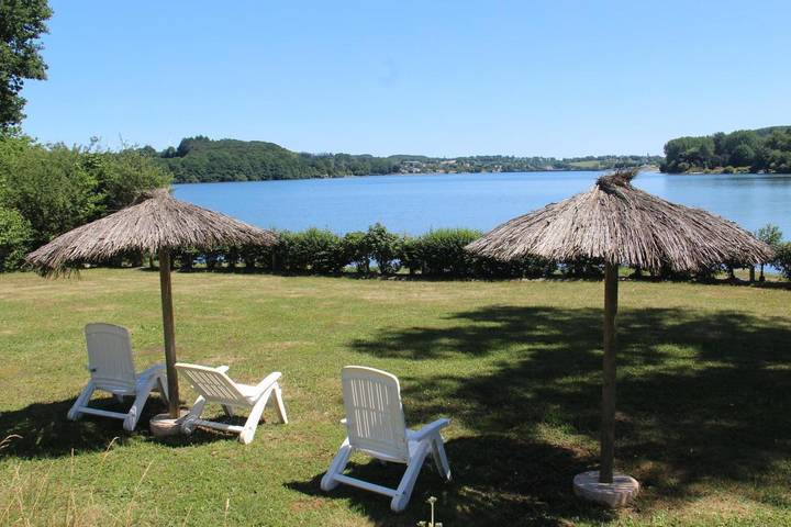 Location de vacances pour 4 personnes, avec terrasse ainsi que piscine et jardin dans Lac de Villefranche de Panat - 2