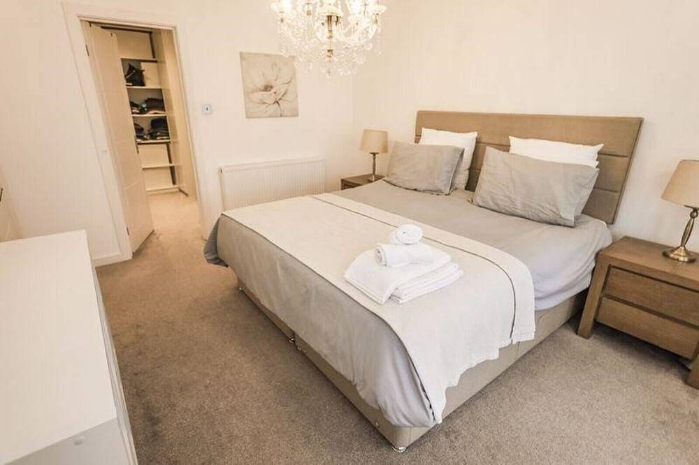 Bournecoast: Spacious Chalet Bungalow With Garden -Patio -Parking -Wifi in Bournemouth, South West England
