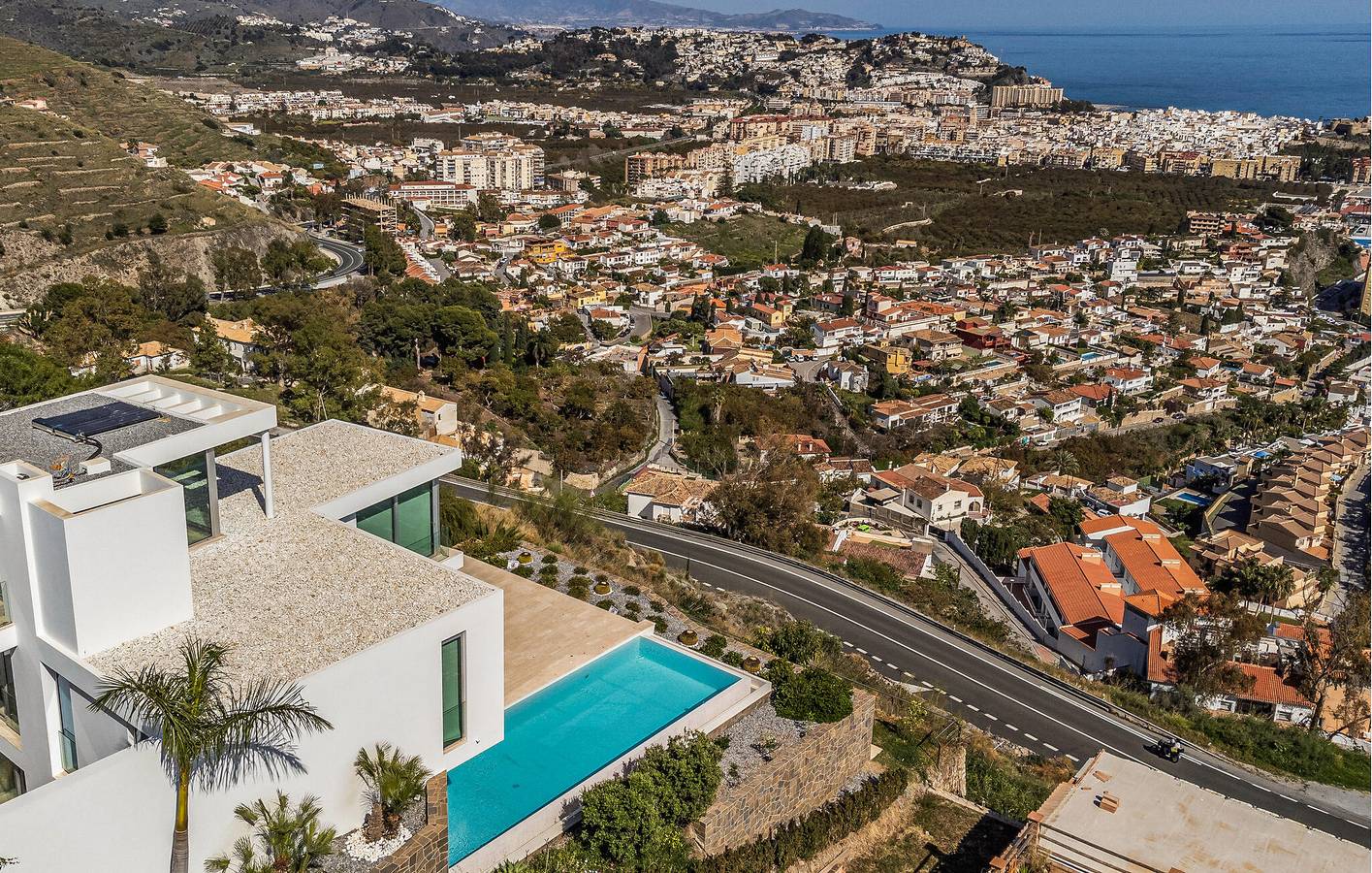 400sqft Apartment with Pool & Parking - 900m to Beach in Almuñecar, Costa Tropical