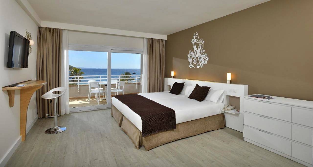 Sol Wave House All Suites in Mallorca Rocks (Calvià), Calvià