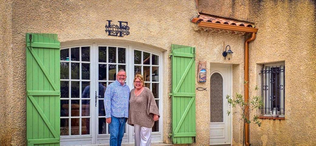 Location de vacances pour 2 personnes, avec vue et terrasse ainsi que piscine et jardin, animaux acceptés à Le Cannet-des-Maures - 3