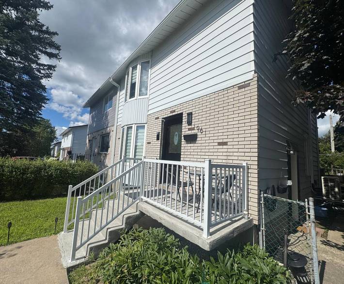 Anika Sunset Place T in Laval, Quebec