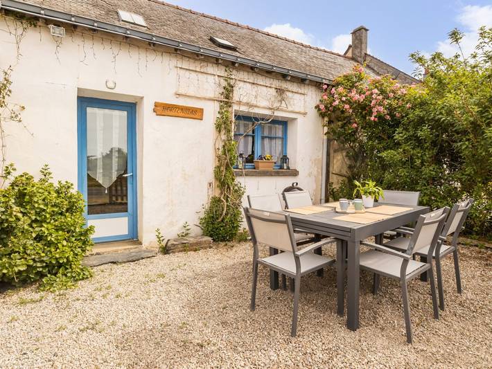 Gîte pour 4 personnes, avec Terrasse et Piscine à Juigné-des-Moutiers