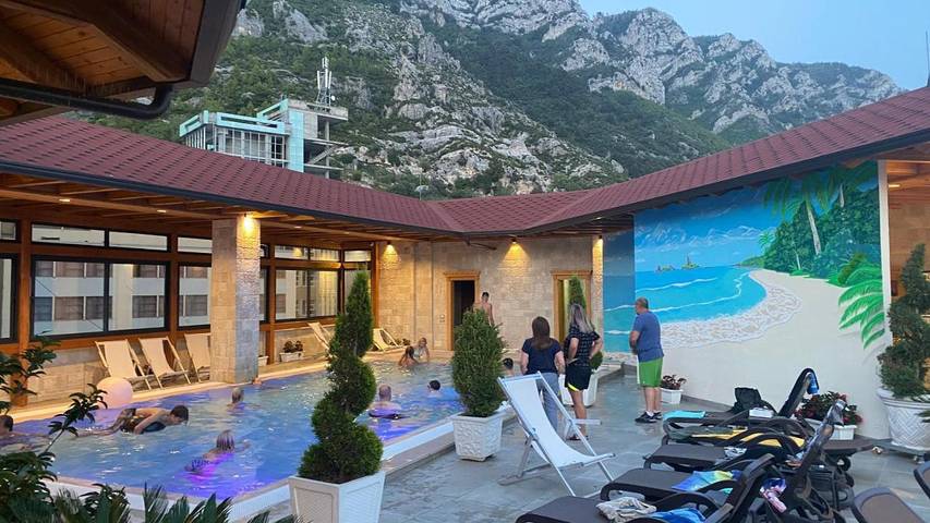 Chambre d’hôte pour 2 personnes, avec terrasse et piscine