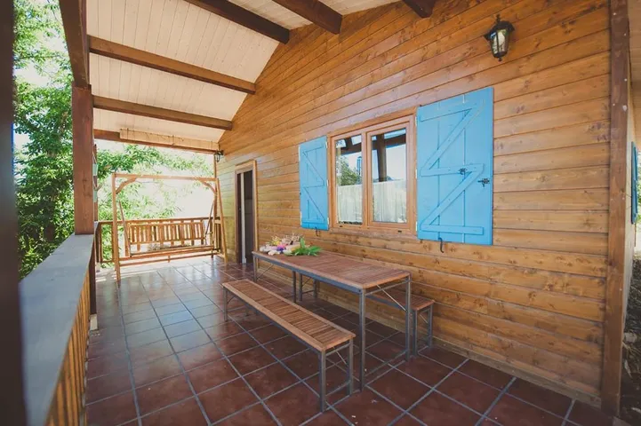 Chalet pour 4 personnes, avec vue ainsi que piscine et jardin, animaux acceptés - 1