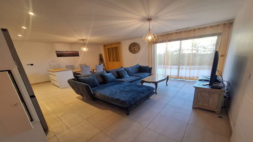 Gîte pour 4 personnes, avec Terrasse et Jardin dans Plage Des Elephants - 3