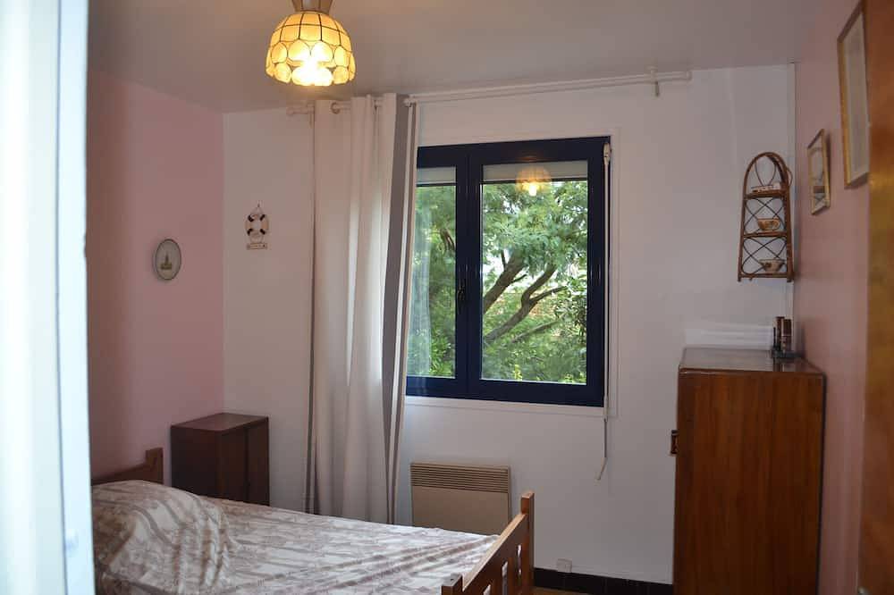 Plage à 100m, Grande Villa de 5 Chambres avec Jardin Arboré in Kerjouanno, Arzon