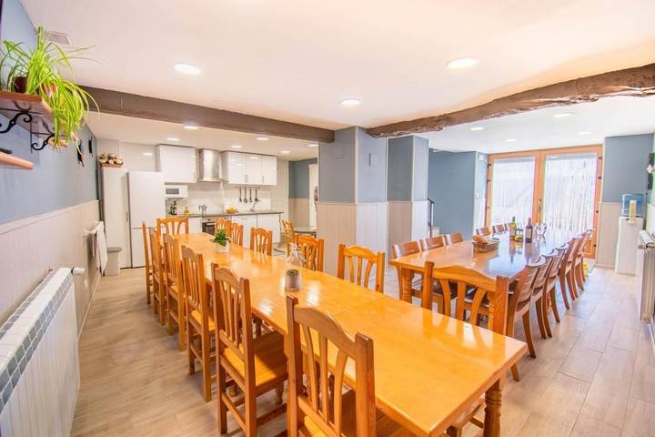 Casa rural para 14 personas, con Balcón además de Terraza y Vistas en Tierra Estella