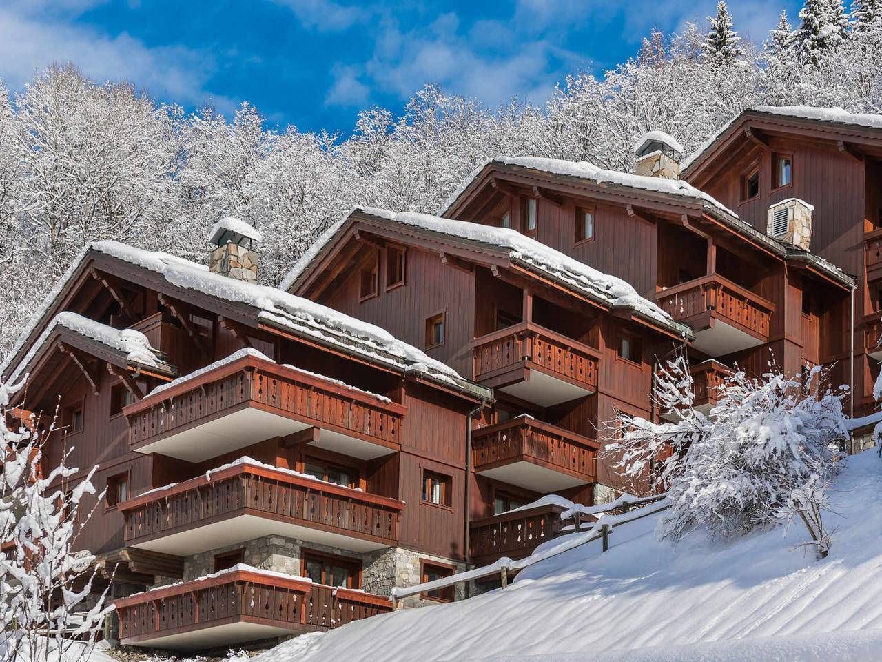 Geheel appartement, Bright duplex 8 people, ski-in/ski-out, pool & spa Méribel in Meribel Village, Courchevel