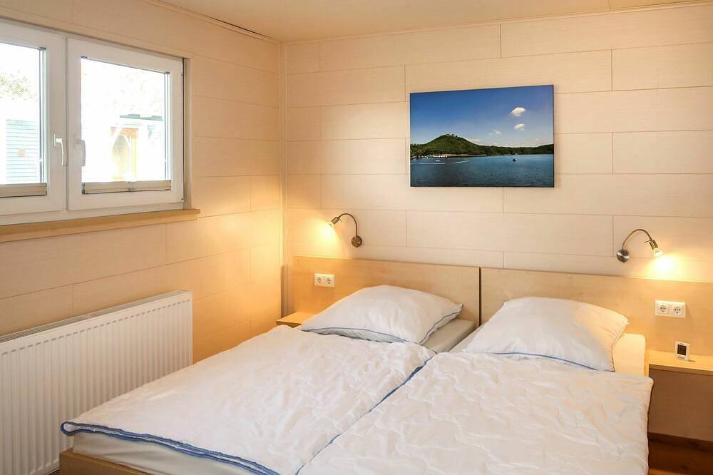 Schöne Wohnung in einem Ferienhaus mit  W-Lan, Pool, Tv, Terrasse und Haustiere erlaubt in Bad Emstal, Hessisches Bergland