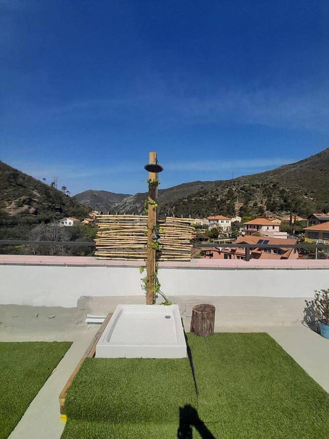 Gîte pour 5 personnes, avec vue et terrasse, animaux acceptés à Cisano sul Neva - 4