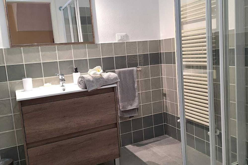 Casa Iris Situata in Centro Paese a Pochi Minuti da Mare e Montagne in Cisano sul Neva, Riviera di Ponente