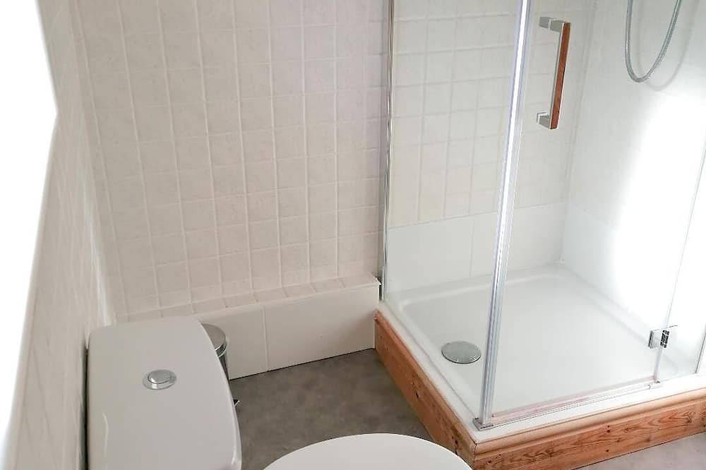 Beautiful waterfront cottage with stunning views in Brecon, Brecon Beacons