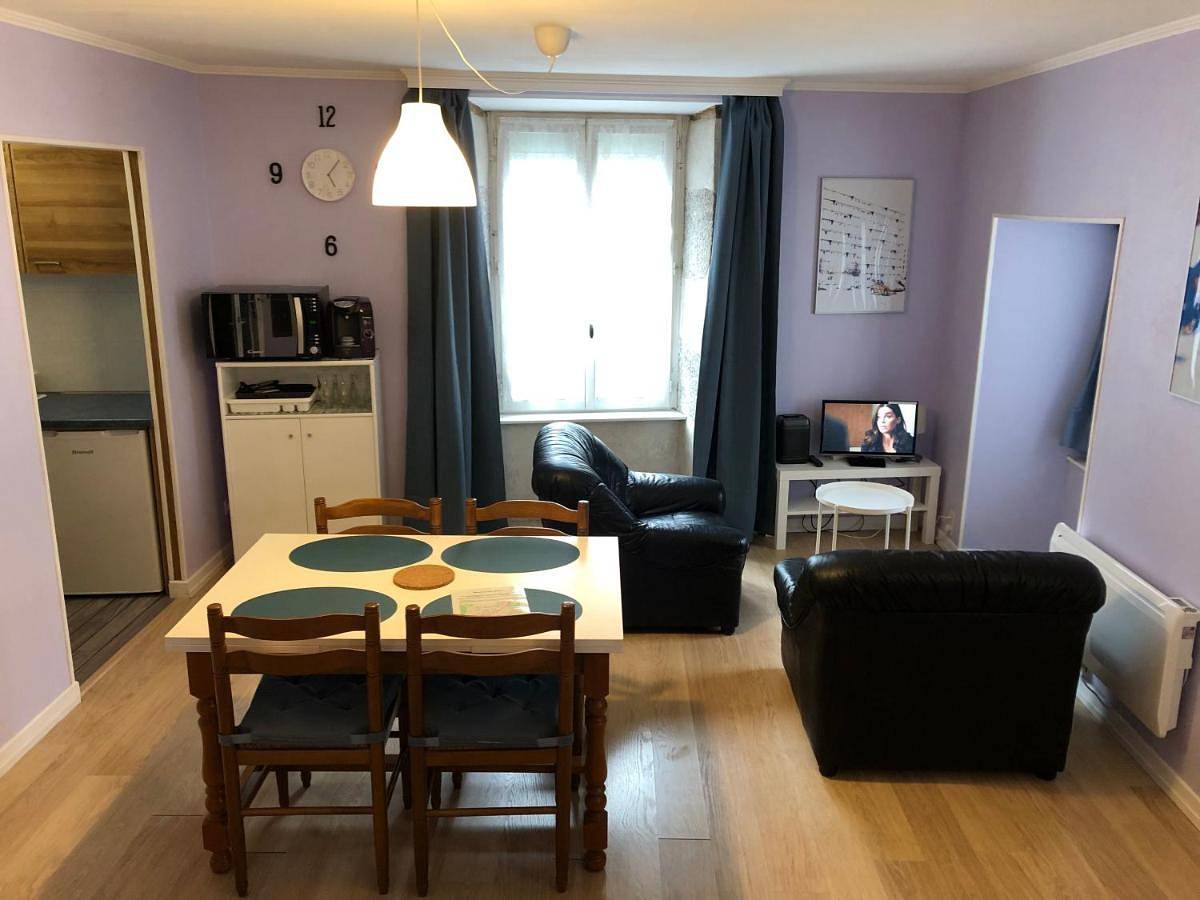 Appartement entier, Studio in Chaudes-Aigues, Région de Saint-Flour