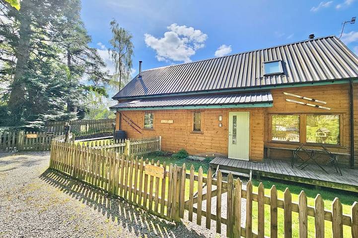 Cottage for 2 people, with garden and terrace, with pets in Newtonmore