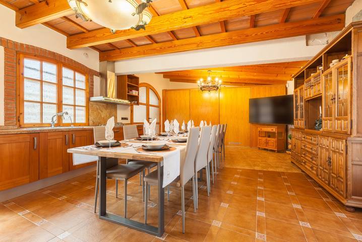Villa "Cal Ramon" pour 15 personnes avec piscine privée, Wi-Fi et climatisation in Rubi, Barcelone l'intérieur des terres