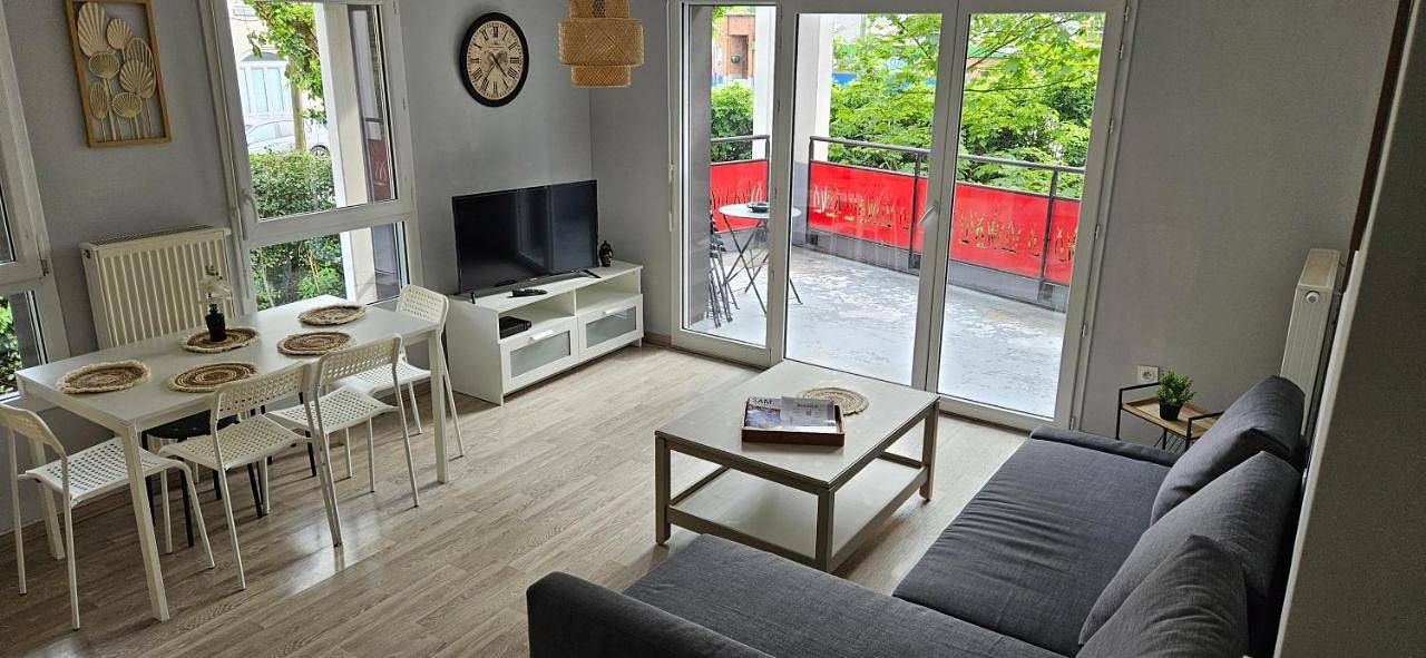 Appartement entier, Two-Bedroom Apartment in Saint-André-lez-Lille, Région de Lille