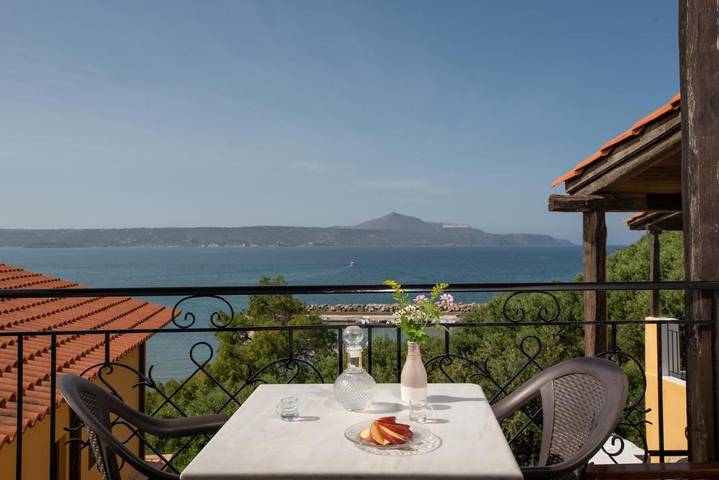 Appart’hôtel pour 6 personnes, avec Balcon et Terrasse ainsi que Piscine et Vue dans Kalyves