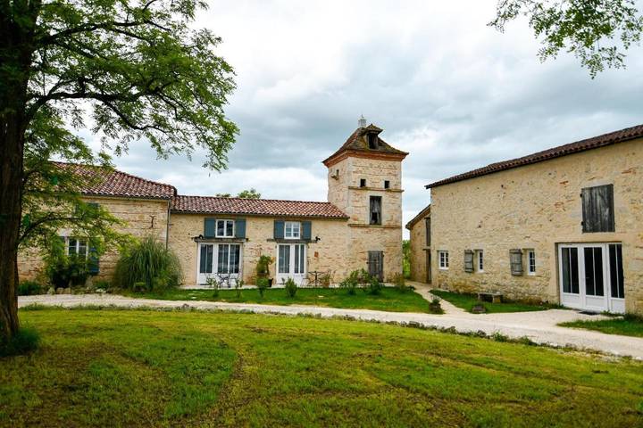 Maison de vacances pour 4 personnes, avec Jacuzzi et Terrasse ainsi que Piscine et Vue