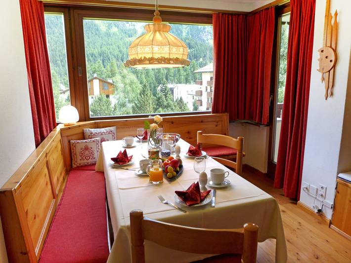 Ferienwohnung für 4 Personen, mit Balkon und Garten sowie Ausblick in St. Moritz