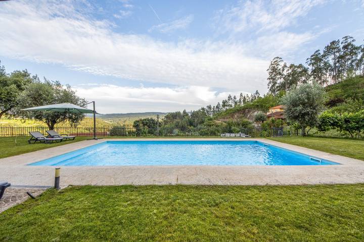 Casa De Pedra D'Alborinhas – Historic Stone House with Pool in Casal Velide in Arões, Aveiro District