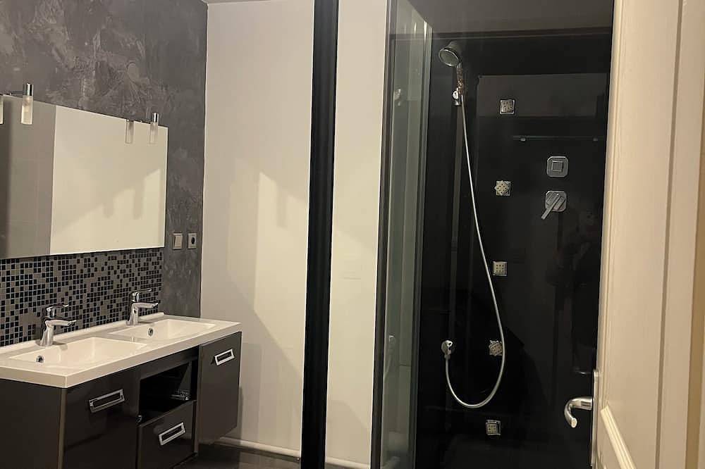 Entire apartment, Apartment near park, spa, casino. Free parking. in Vals-les-Bains, Parc naturel régional des Monts d'Ardèche