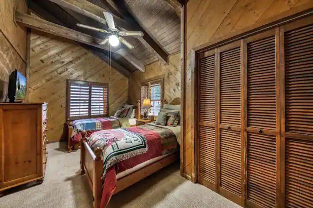 Silver Fox Inn Beautiful 5-bedroom Cabin w/hot tub in Alto, Ski Apache