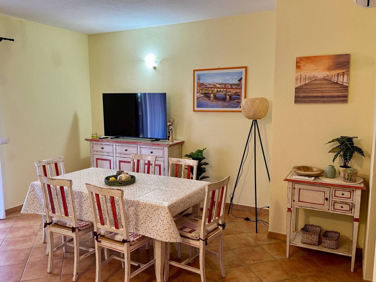 Villa 'Luna Con Piscina Condivisa' with Mountain View, Wi-Fi and Air Conditioning in Straulas, San Teodoro