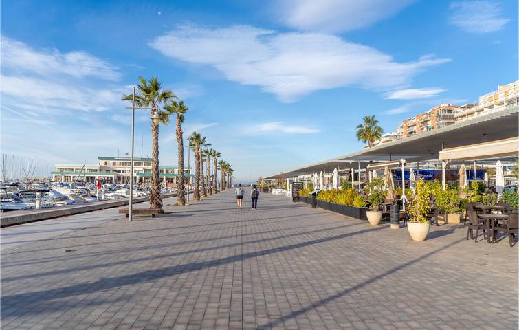 Apartamento vacacional entero, Escapada junto a la playa: Aire acondicionado, cocina americana, terraza y aparcamiento in Santa Pola, Costa Blanca