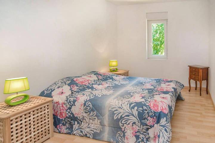 Gîte pour 6 personnes dans Le Sambuc - 3