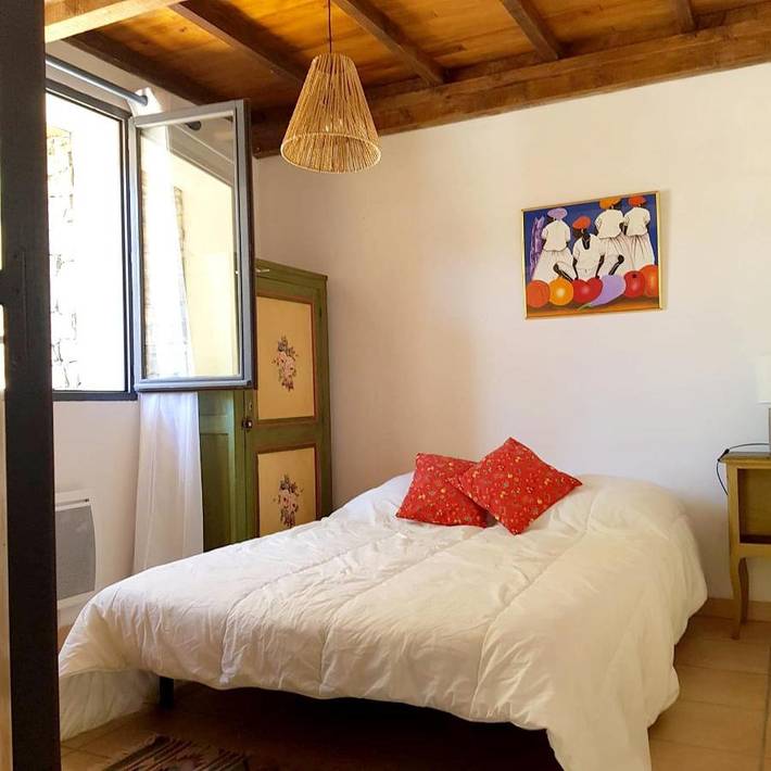 Location de vacances pour 12 personnes, avec piscine ainsi que terrasse et jardin à Saint-Julien-de-la-Nef - 3