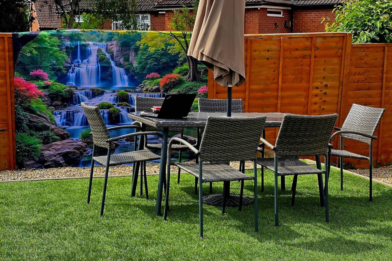 Immaculate 5-Bed House in Leeds in Leeds, West Yorkshire