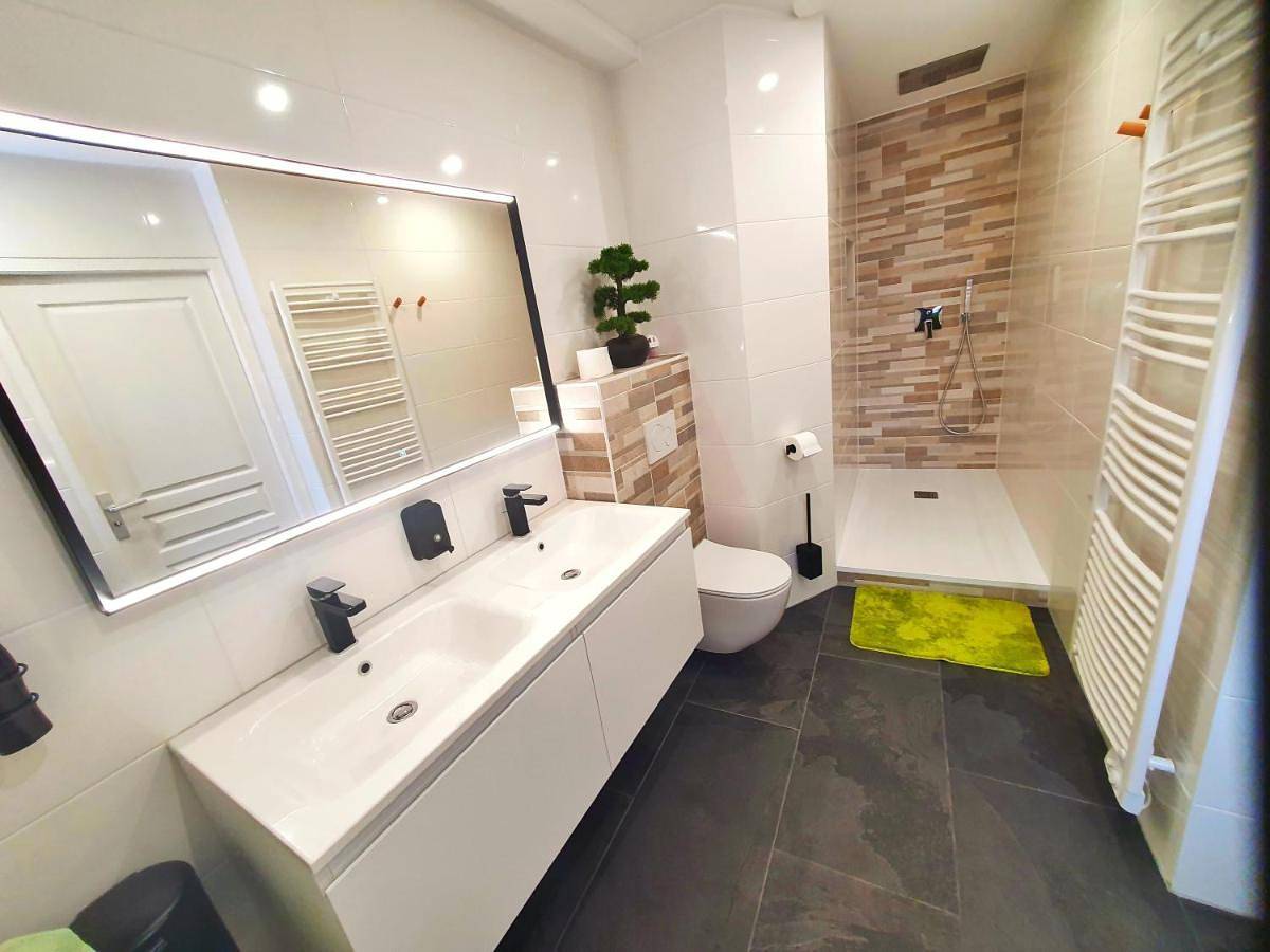 Appartement entier, Cocoon Spa-4 Pers-Jacuzzi-Parking-Jardin-Clim-Colmar in Holtzwihr, Région de Colmar
