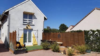 Gîte pour 4 personnes, avec jardin et vue, adapté aux familles à Blanzy