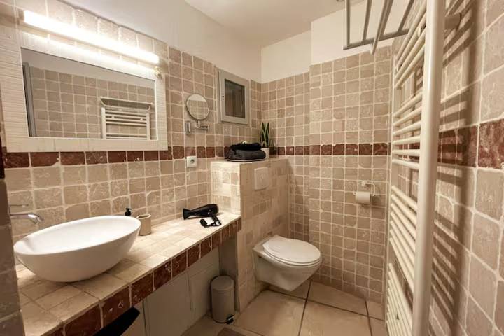 Location de vacances pour 2 personnes, avec terrasse, animaux acceptés à Nîmes