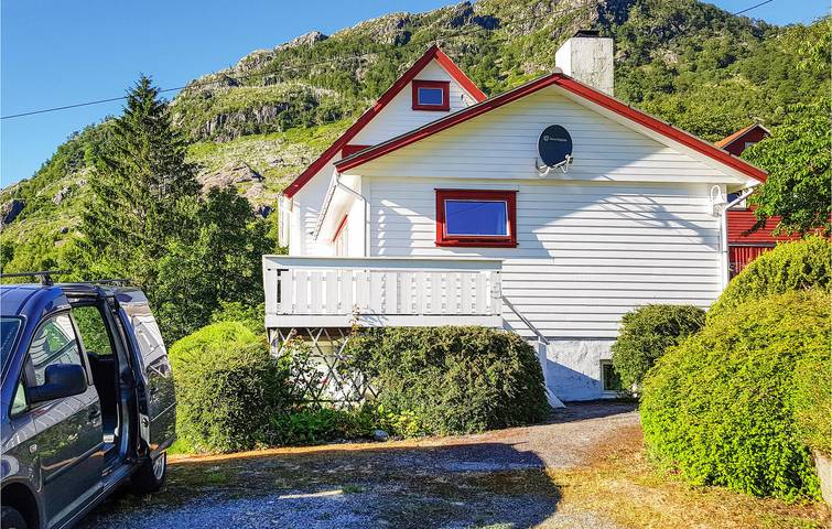 Ferienhaus für 8 Personen mit Terrasse in Kvinnherad