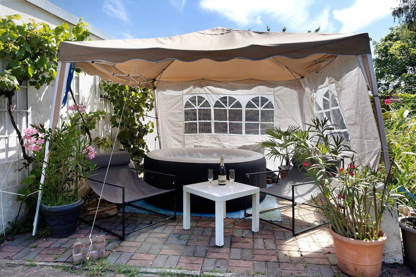 Estudio entero, Estudio 'Birgit' con terraza compartida, Wi-Fi y aire acondicionado in Roßlau, Dessau