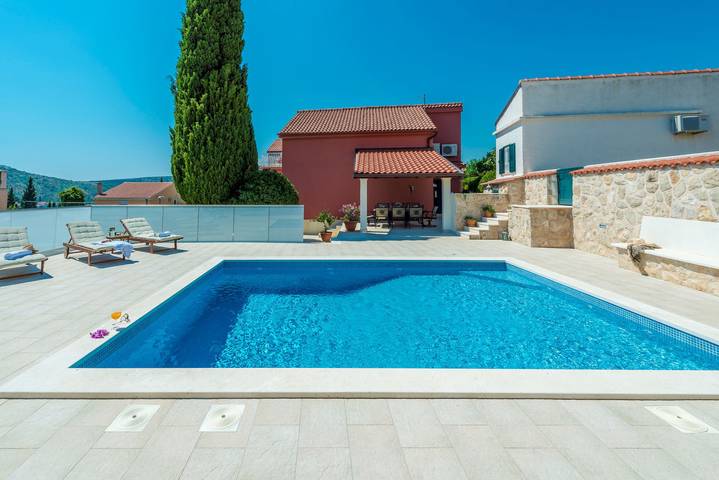 Villa pour 8 personnes, avec balcon et jardin à Srebreno - 2