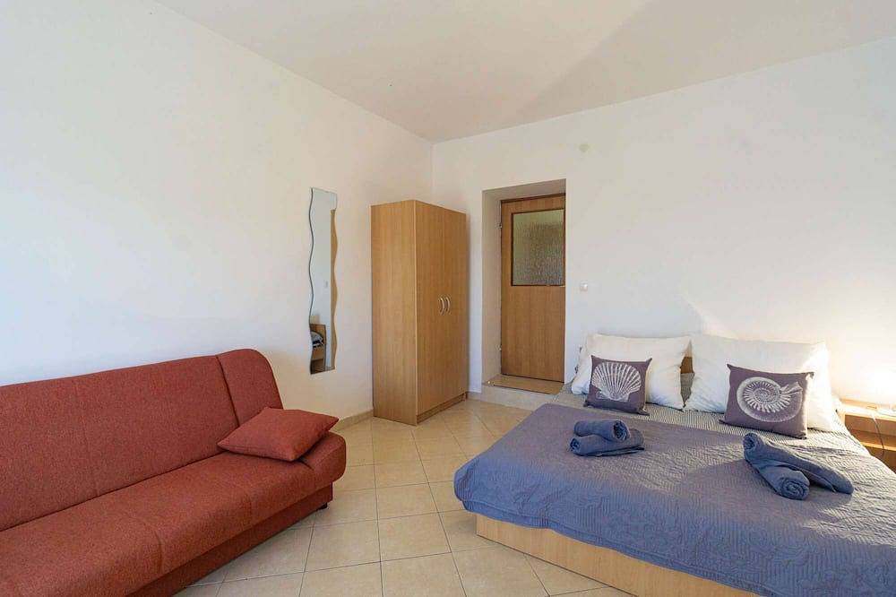 Apartamento entero, Studio with sea view and pool in Zubovići, Pag