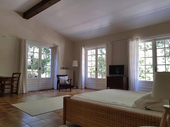 Location de vacances pour 3 personnes, avec piscine et jardin, animaux acceptés à La Bastide-des-Jourdans - 2